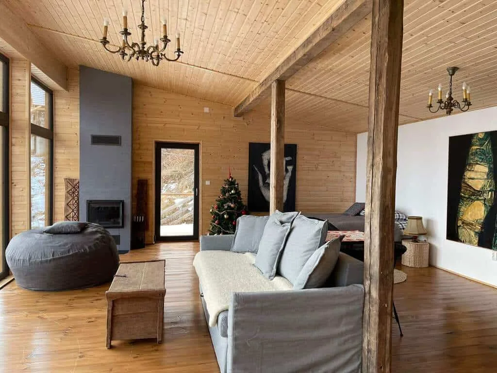 Casa de pe Lac