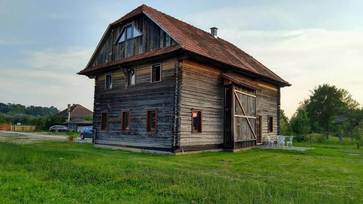 Wooden Barn Zăbala